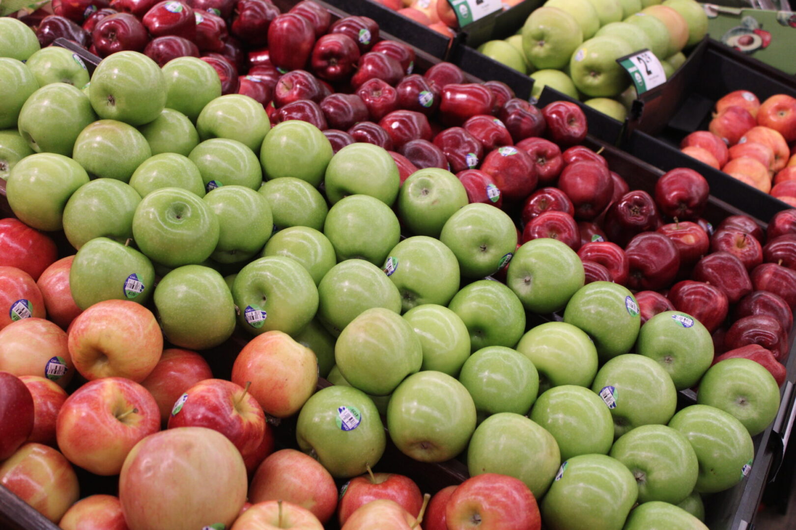 A pile of apples sitting on top of each other.