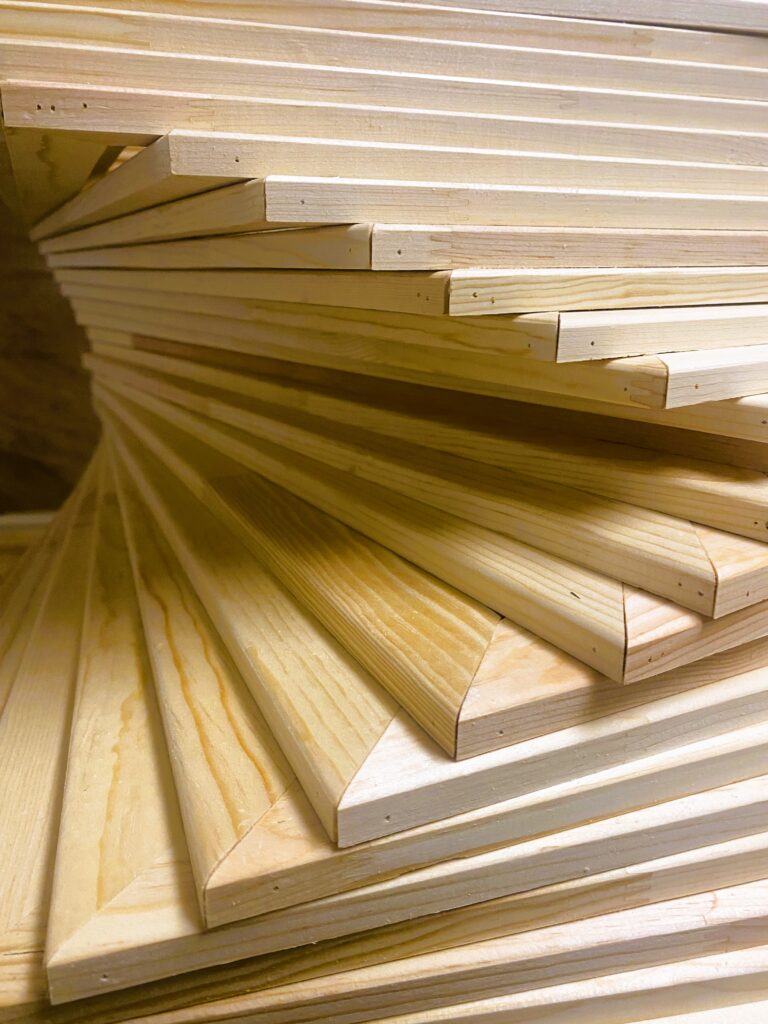 A stack of wooden boards in the middle of each other.